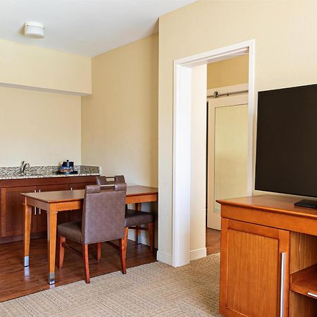 Hampton Inn Charleston-Daniel Island Exterior photo